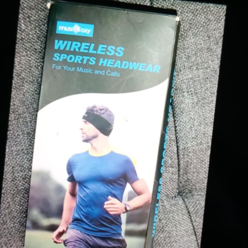 Black Wireless Sports Headwear